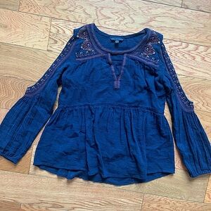 American Eagle embroidered boho peasant top navy blue size medium